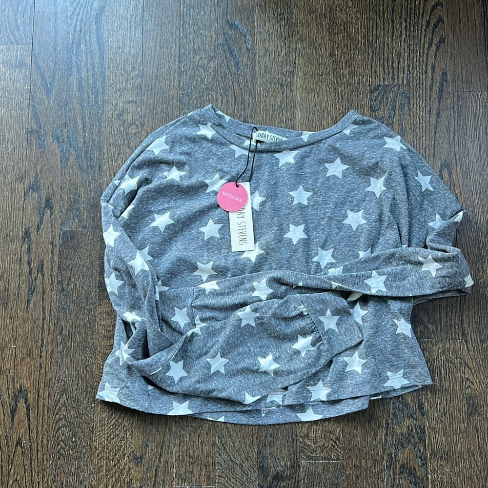 NWT long sleeve t-shirt with gray and white stars. Crop.